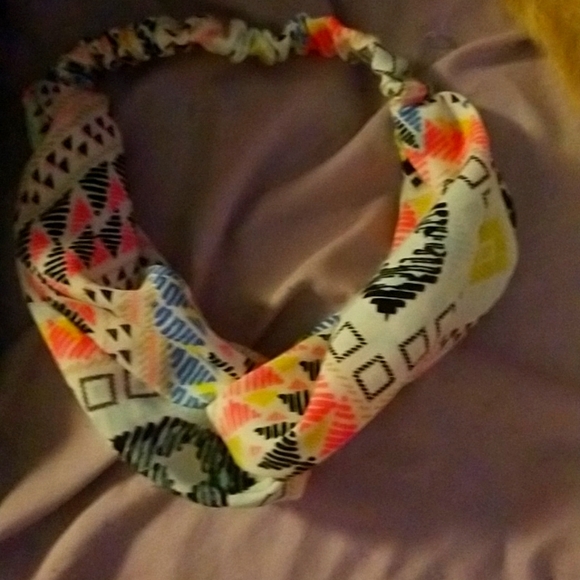 Hair band tie thing - Picture 3 of 3